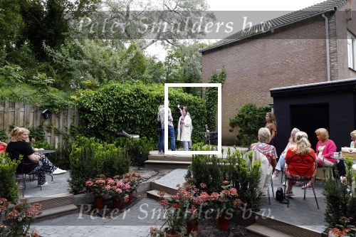 Noordwijk 24 mei 2024
Erica Meiland en Martien Meiland planten bijzondere hortensiaâ€™s in de tuin van hun Boutique Pension Code RosÃ©.