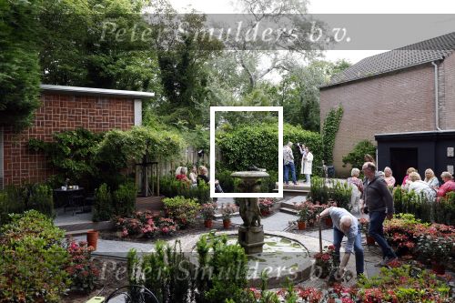 Noordwijk 24 mei 2024
Erica Meiland en Martien Meiland planten bijzondere hortensiaâ€™s in de tuin van hun Boutique Pension Code RosÃ©.