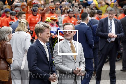 Emmen 27 april 2024
Koningsdag in Emmen met de koninklijke familie . Aanwezig bKoning Willem Alexander Koningin Maxima Prinses Amalia Prinses Alexia Prinses Ariane Prins Constantijn Prinses laurentien Prins Bernhard Prinses Annette Prins Maurits Prinses Marilene Prins Pieter Christiaan Prinses Anita Prins Floris en Prinses Aimee.