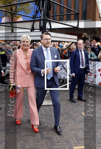 Emmen 27 april 2024
Koningsdag in Emmen met de koninklijke familie . Aanwezig bKoning Willem Alexander Koningin Maxima Prinses Amalia Prinses Alexia Prinses Ariane Prins Constantijn Prinses laurentien Prins Bernhard Prinses Annette Prins Maurits Prinses Marilene Prins Pieter Christiaan Prinses Anita Prins Floris en Prinses Aimee.