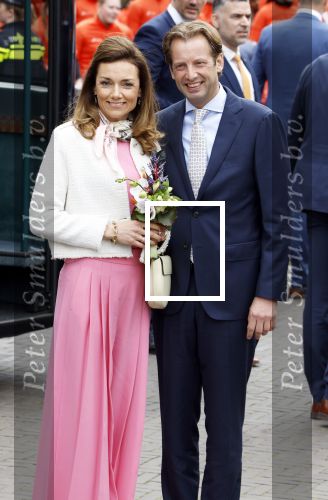 Emmen 27 april 2024
Koningsdag in Emmen met de koninklijke familie . Aanwezig bKoning Willem Alexander Koningin Maxima Prinses Amalia Prinses Alexia Prinses Ariane Prins Constantijn Prinses laurentien Prins Bernhard Prinses Annette Prins Maurits Prinses Marilene Prins Pieter Christiaan Prinses Anita Prins Floris en Prinses Aimee.