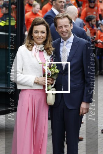 Emmen 27 april 2024
Koningsdag in Emmen met de koninklijke familie . Aanwezig bKoning Willem Alexander Koningin Maxima Prinses Amalia Prinses Alexia Prinses Ariane Prins Constantijn Prinses laurentien Prins Bernhard Prinses Annette Prins Maurits Prinses Marilene Prins Pieter Christiaan Prinses Anita Prins Floris en Prinses Aimee.