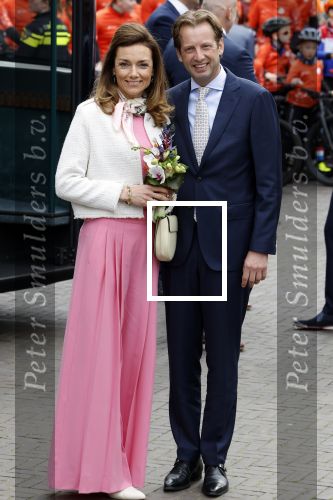 Emmen 27 april 2024
Koningsdag in Emmen met de koninklijke familie . Aanwezig bKoning Willem Alexander Koningin Maxima Prinses Amalia Prinses Alexia Prinses Ariane Prins Constantijn Prinses laurentien Prins Bernhard Prinses Annette Prins Maurits Prinses Marilene Prins Pieter Christiaan Prinses Anita Prins Floris en Prinses Aimee.