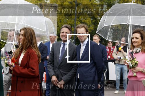 Emmen 27 april 2024
Koningsdag in Emmen met de koninklijke familie . Aanwezig bKoning Willem Alexander Koningin Maxima Prinses Amalia Prinses Alexia Prinses Ariane Prins Constantijn Prinses laurentien Prins Bernhard Prinses Annette Prins Maurits Prinses Marilene Prins Pieter Christiaan Prinses Anita Prins Floris en Prinses Aimee.