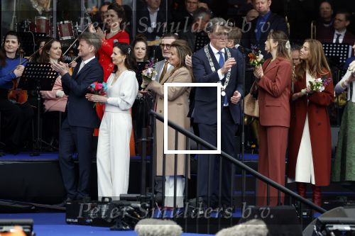 Emmen 27 april 2024
Koningsdag in Emmen met de koninklijke familie . Aanwezig bKoning Willem Alexander Koningin Maxima Prinses Amalia Prinses Alexia Prinses Ariane Prins Constantijn Prinses laurentien Prins Bernhard Prinses Annette Prins Maurits Prinses Marilene Prins Pieter Christiaan Prinses Anita Prins Floris en Prinses Aimee.