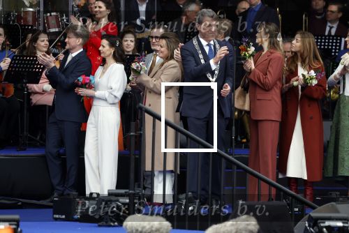 Emmen 27 april 2024
Koningsdag in Emmen met de koninklijke familie . Aanwezig bKoning Willem Alexander Koningin Maxima Prinses Amalia Prinses Alexia Prinses Ariane Prins Constantijn Prinses laurentien Prins Bernhard Prinses Annette Prins Maurits Prinses Marilene Prins Pieter Christiaan Prinses Anita Prins Floris en Prinses Aimee.