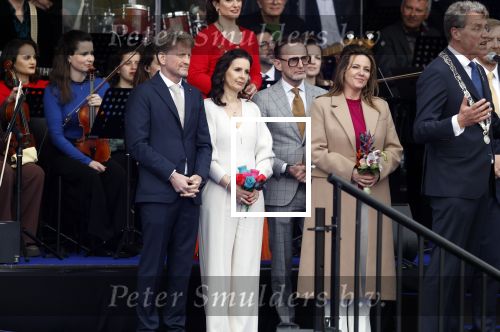 Emmen 27 april 2024
Koningsdag in Emmen met de koninklijke familie . Aanwezig bKoning Willem Alexander Koningin Maxima Prinses Amalia Prinses Alexia Prinses Ariane Prins Constantijn Prinses laurentien Prins Bernhard Prinses Annette Prins Maurits Prinses Marilene Prins Pieter Christiaan Prinses Anita Prins Floris en Prinses Aimee.
