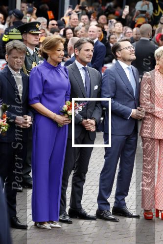 Emmen 27 april 2024
Koningsdag in Emmen met de koninklijke familie . Aanwezig bKoning Willem Alexander Koningin Maxima Prinses Amalia Prinses Alexia Prinses Ariane Prins Constantijn Prinses laurentien Prins Bernhard Prinses Annette Prins Maurits Prinses Marilene Prins Pieter Christiaan Prinses Anita Prins Floris en Prinses Aimee.