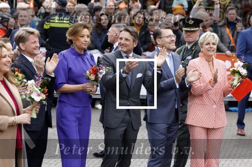 Emmen 27 april 2024
Koningsdag in Emmen met de koninklijke familie . Aanwezig bKoning Willem Alexander Koningin Maxima Prinses Amalia Prinses Alexia Prinses Ariane Prins Constantijn Prinses laurentien Prins Bernhard Prinses Annette Prins Maurits Prinses Marilene Prins Pieter Christiaan Prinses Anita Prins Floris en Prinses Aimee.