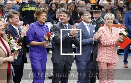Emmen 27 april 2024
Koningsdag in Emmen met de koninklijke familie . Aanwezig bKoning Willem Alexander Koningin Maxima Prinses Amalia Prinses Alexia Prinses Ariane Prins Constantijn Prinses laurentien Prins Bernhard Prinses Annette Prins Maurits Prinses Marilene Prins Pieter Christiaan Prinses Anita Prins Floris en Prinses Aimee.