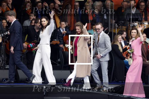 Emmen 27 april 2024
Koningsdag in Emmen met de koninklijke familie . Aanwezig bKoning Willem Alexander Koningin Maxima Prinses Amalia Prinses Alexia Prinses Ariane Prins Constantijn Prinses laurentien Prins Bernhard Prinses Annette Prins Maurits Prinses Marilene Prins Pieter Christiaan Prinses Anita Prins Floris en Prinses Aimee.