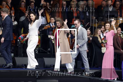 Emmen 27 april 2024
Koningsdag in Emmen met de koninklijke familie . Aanwezig bKoning Willem Alexander Koningin Maxima Prinses Amalia Prinses Alexia Prinses Ariane Prins Constantijn Prinses laurentien Prins Bernhard Prinses Annette Prins Maurits Prinses Marilene Prins Pieter Christiaan Prinses Anita Prins Floris en Prinses Aimee.