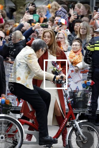 Emmen 27 april 2024
Koningsdag in Emmen met de koninklijke familie . Aanwezig bKoning Willem Alexander Koningin Maxima Prinses Amalia Prinses Alexia Prinses Ariane Prins Constantijn Prinses laurentien Prins Bernhard Prinses Annette Prins Maurits Prinses Marilene Prins Pieter Christiaan Prinses Anita Prins Floris en Prinses Aimee.