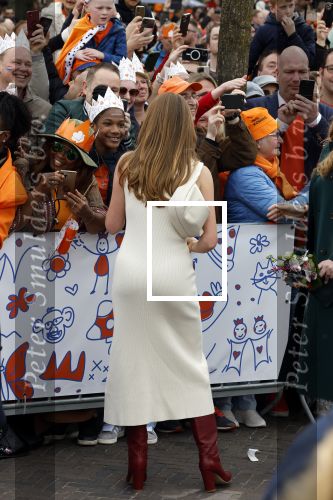 Emmen 27 april 2024
Koningsdag in Emmen met de koninklijke familie . Aanwezig bKoning Willem Alexander Koningin Maxima Prinses Amalia Prinses Alexia Prinses Ariane Prins Constantijn Prinses laurentien Prins Bernhard Prinses Annette Prins Maurits Prinses Marilene Prins Pieter Christiaan Prinses Anita Prins Floris en Prinses Aimee.