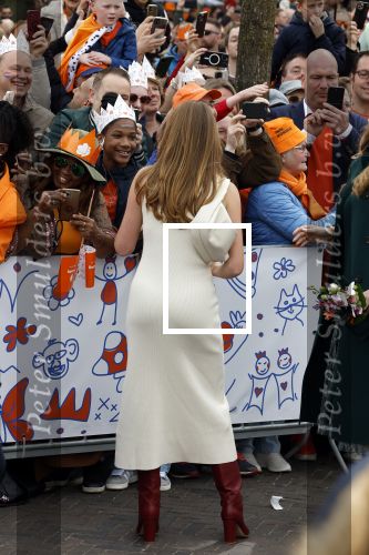 Emmen 27 april 2024
Koningsdag in Emmen met de koninklijke familie . Aanwezig bKoning Willem Alexander Koningin Maxima Prinses Amalia Prinses Alexia Prinses Ariane Prins Constantijn Prinses laurentien Prins Bernhard Prinses Annette Prins Maurits Prinses Marilene Prins Pieter Christiaan Prinses Anita Prins Floris en Prinses Aimee.