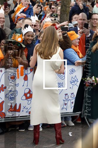 Emmen 27 april 2024
Koningsdag in Emmen met de koninklijke familie . Aanwezig bKoning Willem Alexander Koningin Maxima Prinses Amalia Prinses Alexia Prinses Ariane Prins Constantijn Prinses laurentien Prins Bernhard Prinses Annette Prins Maurits Prinses Marilene Prins Pieter Christiaan Prinses Anita Prins Floris en Prinses Aimee.