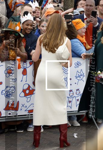 Emmen 27 april 2024
Koningsdag in Emmen met de koninklijke familie . Aanwezig bKoning Willem Alexander Koningin Maxima Prinses Amalia Prinses Alexia Prinses Ariane Prins Constantijn Prinses laurentien Prins Bernhard Prinses Annette Prins Maurits Prinses Marilene Prins Pieter Christiaan Prinses Anita Prins Floris en Prinses Aimee.