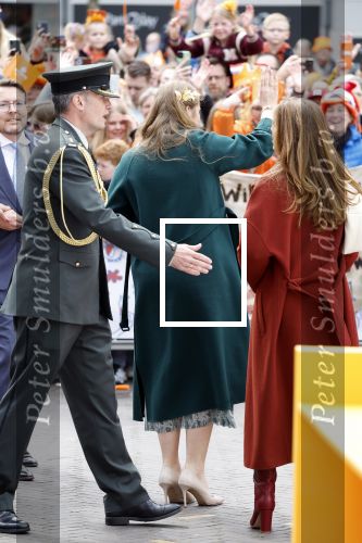 Emmen 27 april 2024
Koningsdag in Emmen met de koninklijke familie . Aanwezig bKoning Willem Alexander Koningin Maxima Prinses Amalia Prinses Alexia Prinses Ariane Prins Constantijn Prinses laurentien Prins Bernhard Prinses Annette Prins Maurits Prinses Marilene Prins Pieter Christiaan Prinses Anita Prins Floris en Prinses Aimee.