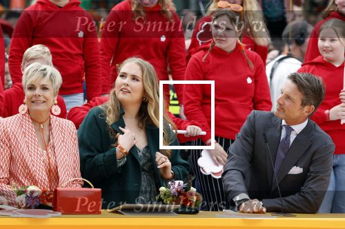 Emmen 27 april 2024
Koningsdag in Emmen met de koninklijke familie . Aanwezig bKoning Willem Alexander Koningin Maxima Prinses Amalia Prinses Alexia Prinses Ariane Prins Constantijn Prinses laurentien Prins Bernhard Prinses Annette Prins Maurits Prinses Marilene Prins Pieter Christiaan Prinses Anita Prins Floris en Prinses Aimee.
