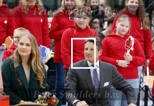 Emmen 27 april 2024
Koningsdag in Emmen met de koninklijke familie . Aanwezig bKoning Willem Alexander Koningin Maxima Prinses Amalia Prinses Alexia Prinses Ariane Prins Constantijn Prinses laurentien Prins Bernhard Prinses Annette Prins Maurits Prinses Marilene Prins Pieter Christiaan Prinses Anita Prins Floris en Prinses Aimee.
