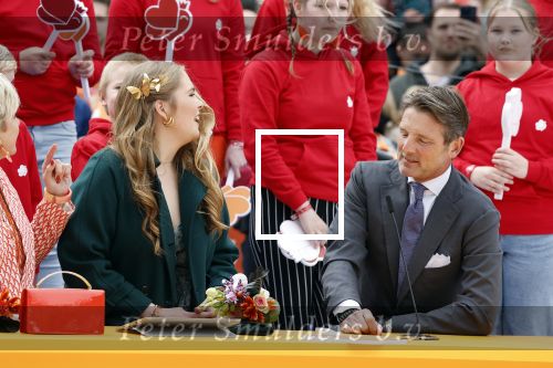 Emmen 27 april 2024
Koningsdag in Emmen met de koninklijke familie . Aanwezig bKoning Willem Alexander Koningin Maxima Prinses Amalia Prinses Alexia Prinses Ariane Prins Constantijn Prinses laurentien Prins Bernhard Prinses Annette Prins Maurits Prinses Marilene Prins Pieter Christiaan Prinses Anita Prins Floris en Prinses Aimee.