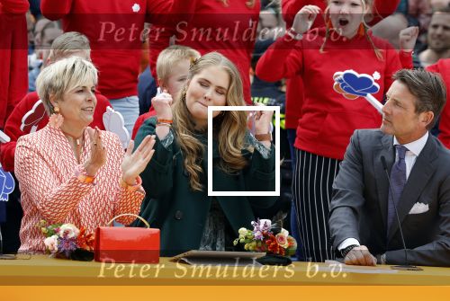 Emmen 27 april 2024
Koningsdag in Emmen met de koninklijke familie . Aanwezig bKoning Willem Alexander Koningin Maxima Prinses Amalia Prinses Alexia Prinses Ariane Prins Constantijn Prinses laurentien Prins Bernhard Prinses Annette Prins Maurits Prinses Marilene Prins Pieter Christiaan Prinses Anita Prins Floris en Prinses Aimee.