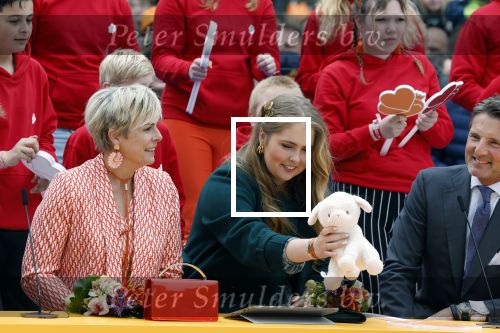 Emmen 27 april 2024
Koningsdag in Emmen met de koninklijke familie . Aanwezig bKoning Willem Alexander Koningin Maxima Prinses Amalia Prinses Alexia Prinses Ariane Prins Constantijn Prinses laurentien Prins Bernhard Prinses Annette Prins Maurits Prinses Marilene Prins Pieter Christiaan Prinses Anita Prins Floris en Prinses Aimee.