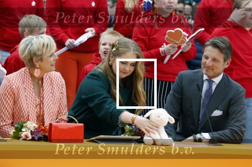 Emmen 27 april 2024
Koningsdag in Emmen met de koninklijke familie . Aanwezig bKoning Willem Alexander Koningin Maxima Prinses Amalia Prinses Alexia Prinses Ariane Prins Constantijn Prinses laurentien Prins Bernhard Prinses Annette Prins Maurits Prinses Marilene Prins Pieter Christiaan Prinses Anita Prins Floris en Prinses Aimee.