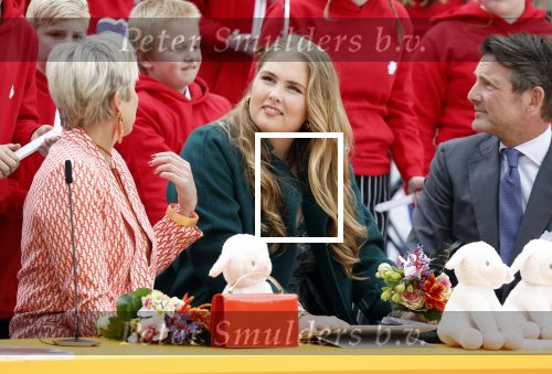 Emmen 27 april 2024
Koningsdag in Emmen met de koninklijke familie . Aanwezig bKoning Willem Alexander Koningin Maxima Prinses Amalia Prinses Alexia Prinses Ariane Prins Constantijn Prinses laurentien Prins Bernhard Prinses Annette Prins Maurits Prinses Marilene Prins Pieter Christiaan Prinses Anita Prins Floris en Prinses Aimee.