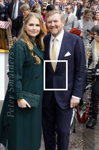 Emmen 27 april 2024
Koningsdag in Emmen met de koninklijke familie . Aanwezig bKoning Willem Alexander Koningin Maxima Prinses Amalia Prinses Alexia Prinses Ariane Prins Constantijn Prinses laurentien Prins Bernhard Prinses Annette Prins Maurits Prinses Marilene Prins Pieter Christiaan Prinses Anita Prins Floris en Prinses Aimee.