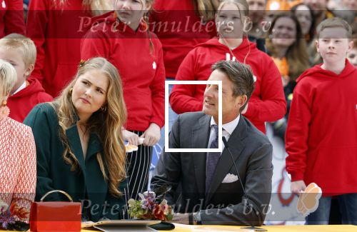 Emmen 27 april 2024
Koningsdag in Emmen met de koninklijke familie . Aanwezig bKoning Willem Alexander Koningin Maxima Prinses Amalia Prinses Alexia Prinses Ariane Prins Constantijn Prinses laurentien Prins Bernhard Prinses Annette Prins Maurits Prinses Marilene Prins Pieter Christiaan Prinses Anita Prins Floris en Prinses Aimee.