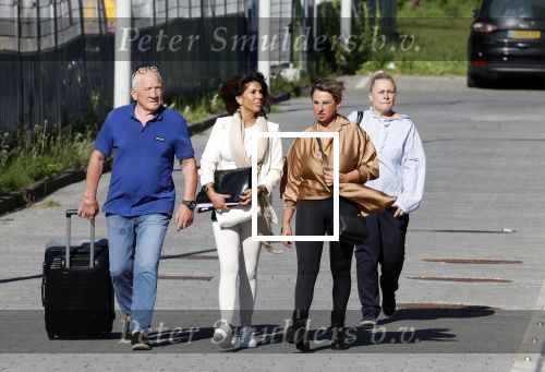 Amsterdam 14 mei 2024
Rechtszaak Rachel Hazes en Marieke v Beek . Verder aanwezig Rob Israel Advocaat Royce de Vries Ricardo Klaverdijk en Bernhard Tomlow. Zaak speelt zich af in Rechtbank Amsterdam. Joop Kruis en Jacqueline Laats kwamen met Rachel mee.