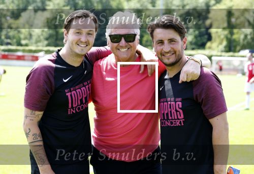 Amsterdam 18 mei 2024
Rene Froger speelt mijn zijn Toppers team tegen het only Friend team . In Rene zijn team spelen oa Maxim Froger Danny Froger en Danilo Kuiters . Ook Natasja Froger was natuurlijk aanwezig..