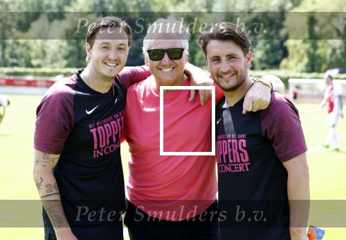 Amsterdam 18 mei 2024
Rene Froger speelt mijn zijn Toppers team tegen het only Friend team . In Rene zijn team spelen oa Maxim Froger Danny Froger en Danilo Kuiters . Ook Natasja Froger was natuurlijk aanwezig..