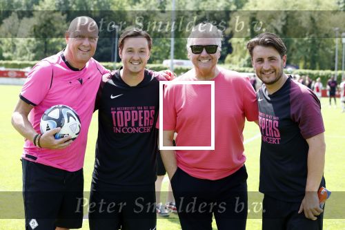 Amsterdam 18 mei 2024
Rene Froger speelt mijn zijn Toppers team tegen het only Friend team . In Rene zijn team spelen oa Maxim Froger Danny Froger en Danilo Kuiters . Ook Natasja Froger was natuurlijk aanwezig..