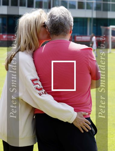 Amsterdam 18 mei 2024
Rene Froger speelt mijn zijn Toppers team tegen het only Friend team . In Rene zijn team spelen oa Maxim Froger Danny Froger en Danilo Kuiters . Ook Natasja Froger was natuurlijk aanwezig..