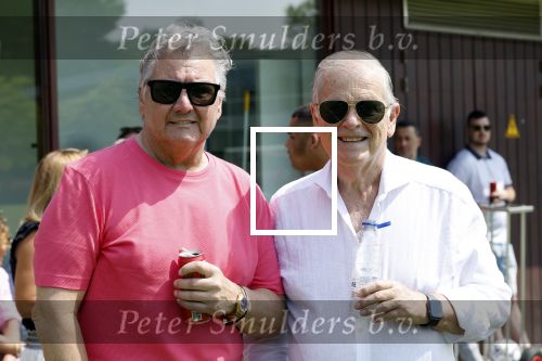 Amsterdam 18 mei 2024
Rene Froger speelt mijn zijn Toppers team tegen het only Friend team . In Rene zijn team spelen oa Maxim Froger Danny Froger en Danilo Kuiters . Ook Natasja Froger was natuurlijk aanwezig.. Rene Froger en Wim Bohnen