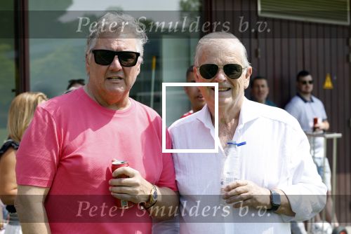 Amsterdam 18 mei 2024
Rene Froger speelt mijn zijn Toppers team tegen het only Friend team . In Rene zijn team spelen oa Maxim Froger Danny Froger en Danilo Kuiters . Ook Natasja Froger was natuurlijk aanwezig.. Rene Froger en Wim Bohnen