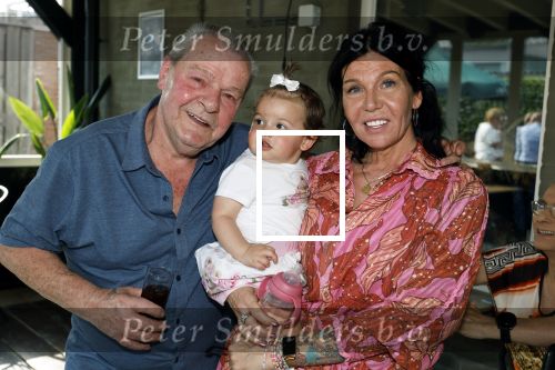 Tilburg 14 mei 2024
Boekpresentatie Roy Donders in Cafe Bet Kolen .
Zij vriendin Michelle dochtertje Romi alsmede zijn ouders en zus Rian Donders waren natuurlijk aanwezig.