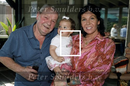 Tilburg 14 mei 2024
Boekpresentatie Roy Donders in Cafe Bet Kolen .
Zij vriendin Michelle dochtertje Romi alsmede zijn ouders en zus Rian Donders waren natuurlijk aanwezig.