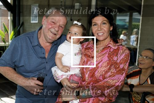 Tilburg 14 mei 2024
Boekpresentatie Roy Donders in Cafe Bet Kolen .
Zij vriendin Michelle dochtertje Romi alsmede zijn ouders en zus Rian Donders waren natuurlijk aanwezig.