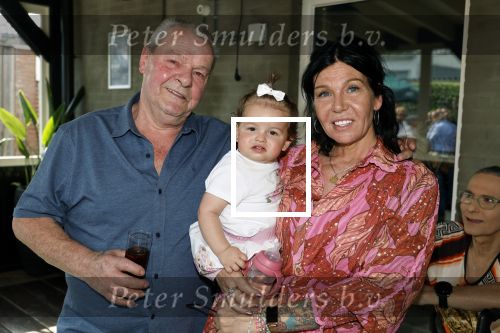 Tilburg 14 mei 2024
Boekpresentatie Roy Donders in Cafe Bet Kolen .
Zij vriendin Michelle dochtertje Romi alsmede zijn ouders en zus Rian Donders waren natuurlijk aanwezig.