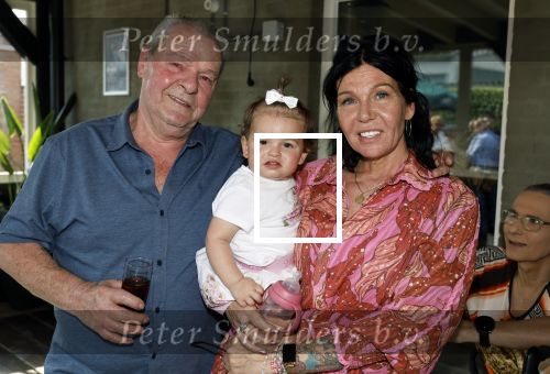 Tilburg 14 mei 2024
Boekpresentatie Roy Donders in Cafe Bet Kolen .
Zij vriendin Michelle dochtertje Romi alsmede zijn ouders en zus Rian Donders waren natuurlijk aanwezig.