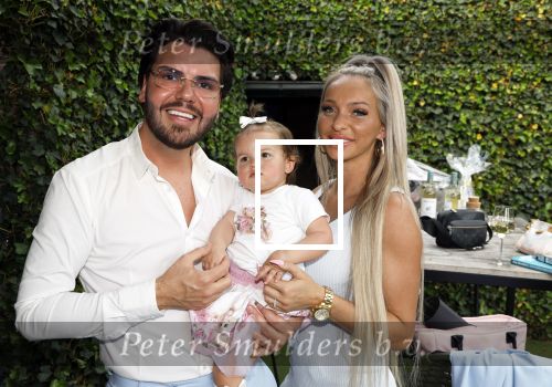 Tilburg 14 mei 2024
Boekpresentatie Roy Donders in Cafe Bet Kolen .
Zij vriendin Michelle dochtertje Romi alsmede zijn ouders en zus Rian Donders waren natuurlijk aanwezig.