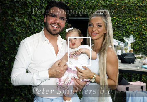 Tilburg 14 mei 2024
Boekpresentatie Roy Donders in Cafe Bet Kolen .
Zij vriendin Michelle dochtertje Romi alsmede zijn ouders en zus Rian Donders waren natuurlijk aanwezig.