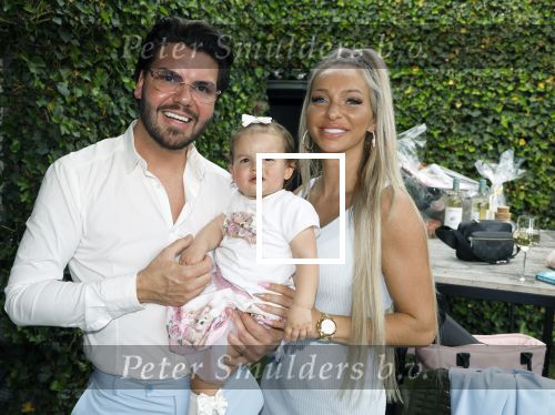 Tilburg 14 mei 2024
Boekpresentatie Roy Donders in Cafe Bet Kolen .
Zij vriendin Michelle dochtertje Romi alsmede zijn ouders en zus Rian Donders waren natuurlijk aanwezig.