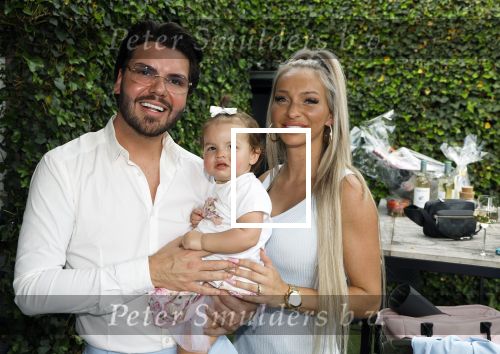 Tilburg 14 mei 2024
Boekpresentatie Roy Donders in Cafe Bet Kolen .
Zij vriendin Michelle dochtertje Romi alsmede zijn ouders en zus Rian Donders waren natuurlijk aanwezig.