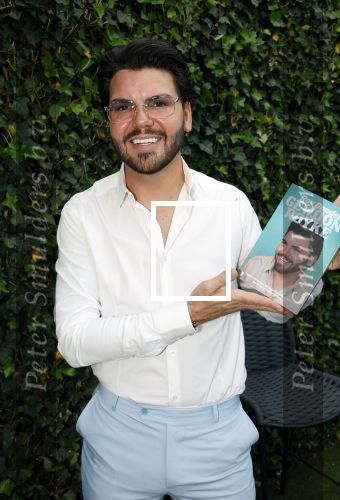 Tilburg 14 mei 2024
Boekpresentatie Roy Donders in Cafe Bet Kolen .
Zij vriendin Michelle dochtertje Romi alsmede zijn ouders en zus Rian Donders waren natuurlijk aanwezig.