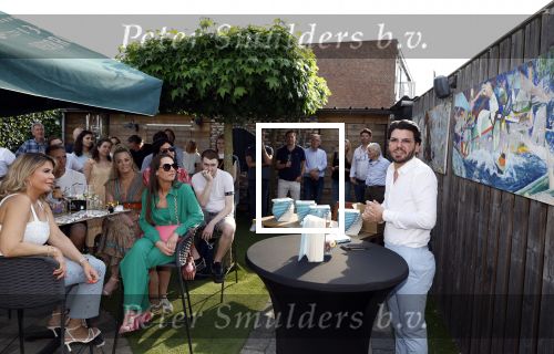 Tilburg 14 mei 2024
Boekpresentatie Roy Donders in Cafe Bet Kolen .
Zij vriendin Michelle dochtertje Romi alsmede zijn ouders en zus Rian Donders waren natuurlijk aanwezig.