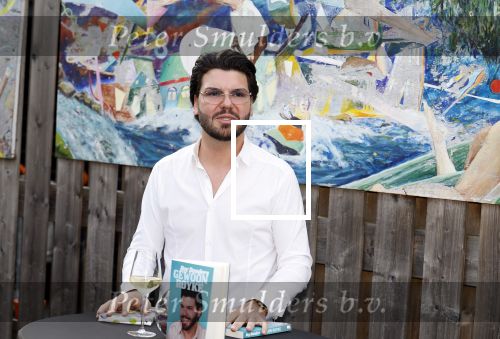 Tilburg 14 mei 2024
Boekpresentatie Roy Donders in Cafe Bet Kolen .
Zij vriendin Michelle dochtertje Romi alsmede zijn ouders en zus Rian Donders waren natuurlijk aanwezig.
